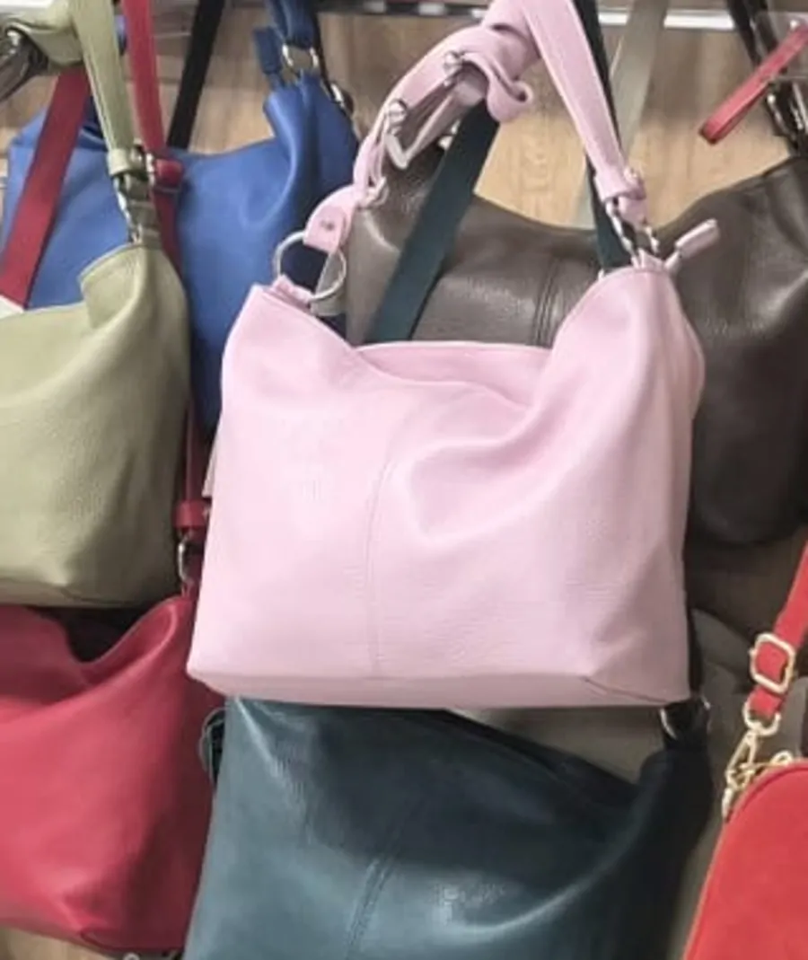 Sac hobo en cuir rose poudré, boutique Inspiration Massy