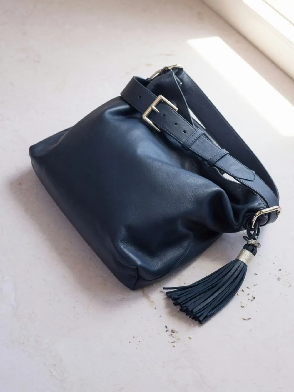 Sac hobo en cuir marine italien